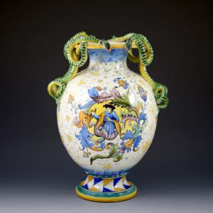 Vaso con anse serpentiformi